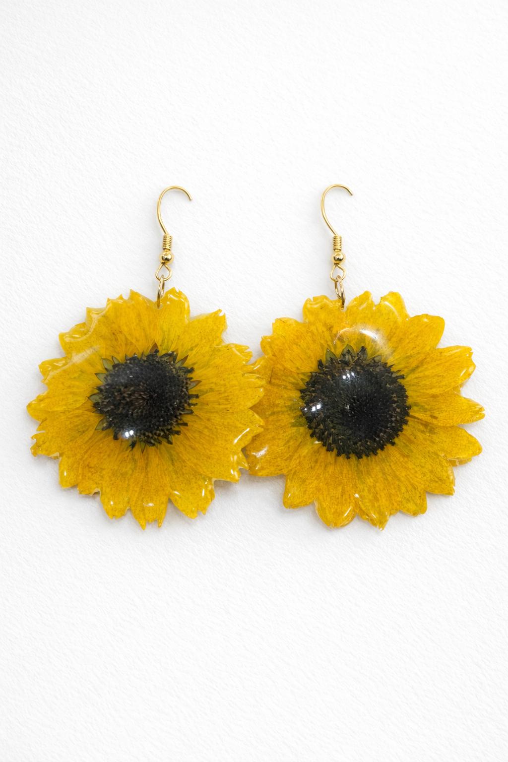 Real pressed sunflower preserved in resin